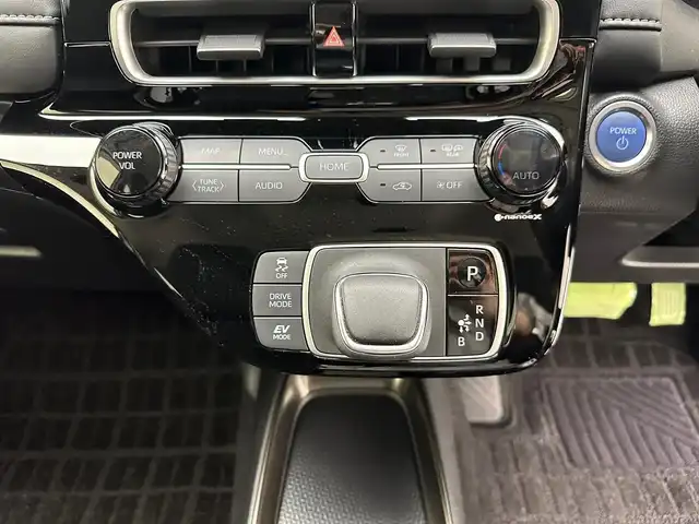 トヨタ アクア Z 兵庫県 2021(令3)年 2.5万km プラチナホワイトパールマイカ 純正コネクトナビ/BT USB/バックカメラ/サイドカメラ/ドライブレコーダー/ビルトインETC/プリクラッシュセーフティー/LDA/BSM/RCTA/PKSB/RSA/レーダークルーズコントロール/コーナーセンサー/AC100V/LEDヘッドライト/LEDフォグライト/オートライト/オートハイビーム/純正ドアバイザー/純正マット/スマートキー