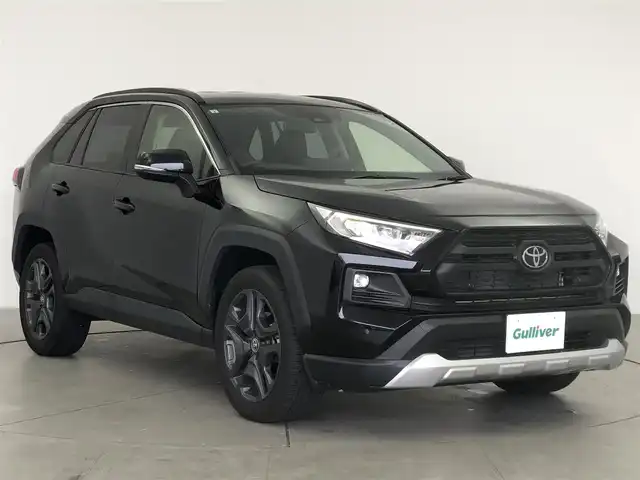 トヨタ ＲＡＶ４ アドベンチャー 愛知県 2023(令5)年 2.7万km アティチュードブラックマイカ 純正9型DA（フルセグ、Bluetooth）/ETC2.0/BSM/シートヒーター、エアシート/Bカメラ/4WD/ハンドルヒーター/衝突軽減ブレーキ/ACC/レーンキープアシスト/オートハイビーム/コーナーセンサー/オートライト/フォグライト/パワーシート/ドラレコ/純正アルミホイール/社外フロアマット/三点エアバック