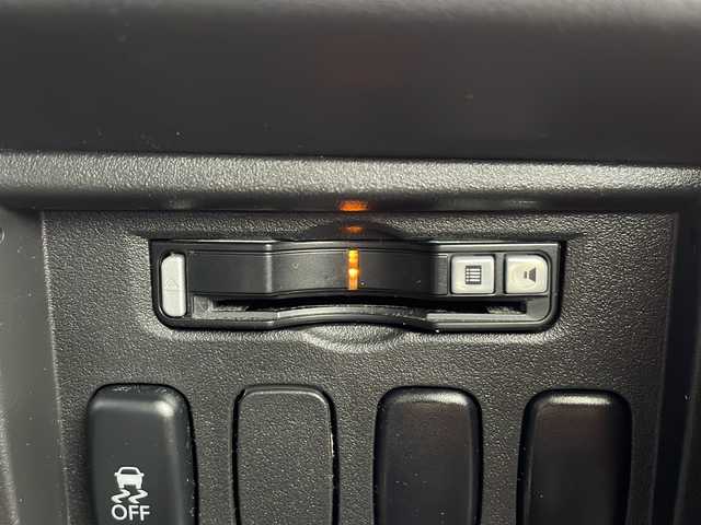 三菱 デリカＤ：５ D－Power package 千葉県 2014(平26)年 5万km ウォームホワイトパール ナビＡＶＩＣ－ＭＲＺ９９　バックカメラ　両側パワースライドドア　シートヒーター　パドルシフト　ＤＶＤ　ETC フルセグ　オートステップ　ディーゼル　ターボ　ＨＩＤ　オートライト　マット　バイザー