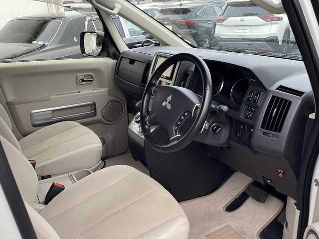 三菱 デリカＤ：５ D－Power package 千葉県 2014(平26)年 5万km ウォームホワイトパール ナビＡＶＩＣ－ＭＲＺ９９　バックカメラ　両側パワースライドドア　シートヒーター　パドルシフト　ＤＶＤ　ETC フルセグ　オートステップ　ディーゼル　ターボ　ＨＩＤ　オートライト　マット　バイザー