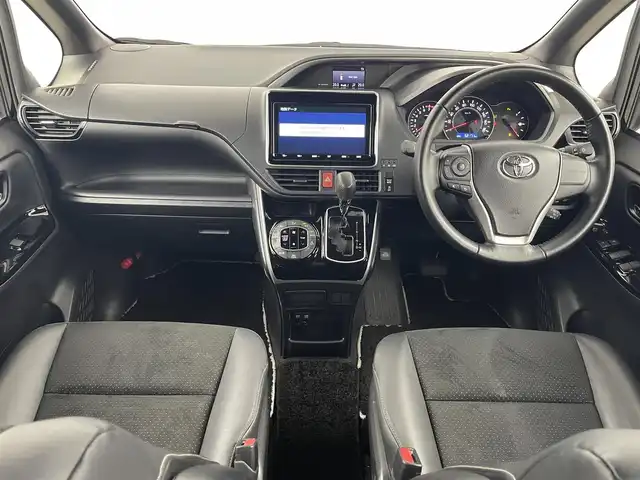トヨタ ヴォクシー ZS 煌Ⅲ 埼玉県 2020(令2)年 5.3万km ブラック 純正9インチナビ　NSZT-Y68T/(Bluetooth/CD/DVD/AM/FM)/地デジフルセグ/バックカメラ/前後ドライブレコーダー/ETC/クルーズコントロール/車線逸脱警報/衝突軽減ブレーキ/オートマチックハイビーム/アイドリングストップ/ロールサンシェード/フロントフォグランプ/ウィンカーミラー/両側パワースライドドア/ステアリングリモコン/プッシュスタート/純正フロアマット/純正ドアバイザー/純正16インチアルミホイール