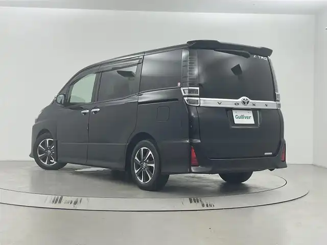 トヨタ ヴォクシー ZS 煌Ⅲ 埼玉県 2020(令2)年 5.3万km ブラック 純正9インチナビ　NSZT-Y68T/(Bluetooth/CD/DVD/AM/FM)/地デジフルセグ/バックカメラ/前後ドライブレコーダー/ETC/クルーズコントロール/車線逸脱警報/衝突軽減ブレーキ/オートマチックハイビーム/アイドリングストップ/ロールサンシェード/フロントフォグランプ/ウィンカーミラー/両側パワースライドドア/ステアリングリモコン/プッシュスタート/純正フロアマット/純正ドアバイザー/純正16インチアルミホイール