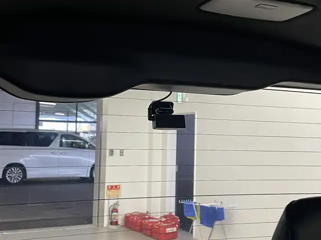 トヨタ ヴォクシー ZS 煌Ⅲ 埼玉県 2020(令2)年 5.3万km ブラック 純正9インチナビ　NSZT-Y68T/(Bluetooth/CD/DVD/AM/FM)/地デジフルセグ/バックカメラ/前後ドライブレコーダー/ETC/クルーズコントロール/車線逸脱警報/衝突軽減ブレーキ/オートマチックハイビーム/アイドリングストップ/ロールサンシェード/フロントフォグランプ/ウィンカーミラー/両側パワースライドドア/ステアリングリモコン/プッシュスタート/純正フロアマット/純正ドアバイザー/純正16インチアルミホイール