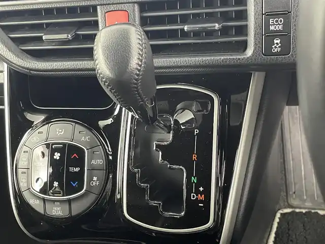 トヨタ ヴォクシー ZS 煌Ⅲ 埼玉県 2020(令2)年 5.3万km ブラック 純正9インチナビ　NSZT-Y68T/(Bluetooth/CD/DVD/AM/FM)/地デジフルセグ/バックカメラ/前後ドライブレコーダー/ETC/クルーズコントロール/車線逸脱警報/衝突軽減ブレーキ/オートマチックハイビーム/アイドリングストップ/ロールサンシェード/フロントフォグランプ/ウィンカーミラー/両側パワースライドドア/ステアリングリモコン/プッシュスタート/純正フロアマット/純正ドアバイザー/純正16インチアルミホイール
