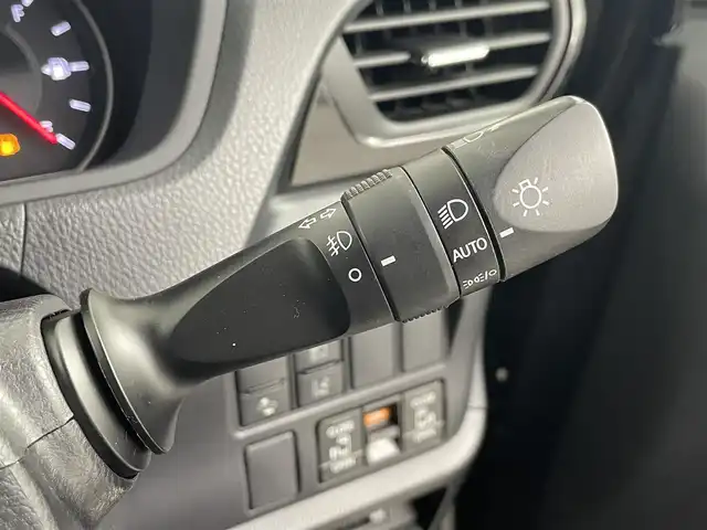 トヨタ ヴォクシー ZS 煌Ⅲ 埼玉県 2020(令2)年 5.3万km ブラック 純正9インチナビ　NSZT-Y68T/(Bluetooth/CD/DVD/AM/FM)/地デジフルセグ/バックカメラ/前後ドライブレコーダー/ETC/クルーズコントロール/車線逸脱警報/衝突軽減ブレーキ/オートマチックハイビーム/アイドリングストップ/ロールサンシェード/フロントフォグランプ/ウィンカーミラー/両側パワースライドドア/ステアリングリモコン/プッシュスタート/純正フロアマット/純正ドアバイザー/純正16インチアルミホイール