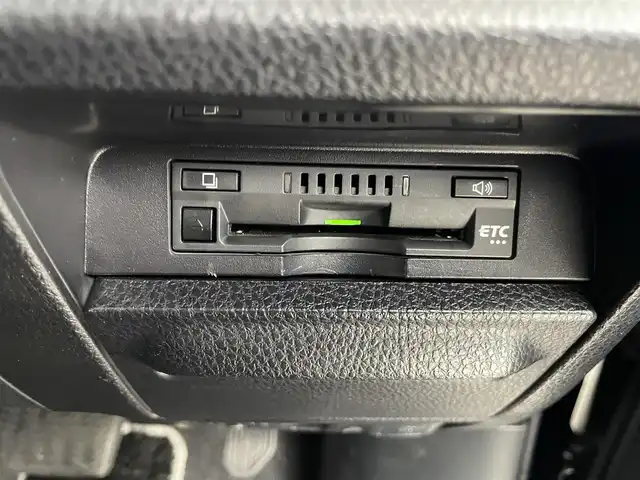 トヨタ ヴォクシー ZS 煌Ⅲ 埼玉県 2020(令2)年 5.3万km ブラック 純正9インチナビ　NSZT-Y68T/(Bluetooth/CD/DVD/AM/FM)/地デジフルセグ/バックカメラ/前後ドライブレコーダー/ETC/クルーズコントロール/車線逸脱警報/衝突軽減ブレーキ/オートマチックハイビーム/アイドリングストップ/ロールサンシェード/フロントフォグランプ/ウィンカーミラー/両側パワースライドドア/ステアリングリモコン/プッシュスタート/純正フロアマット/純正ドアバイザー/純正16インチアルミホイール