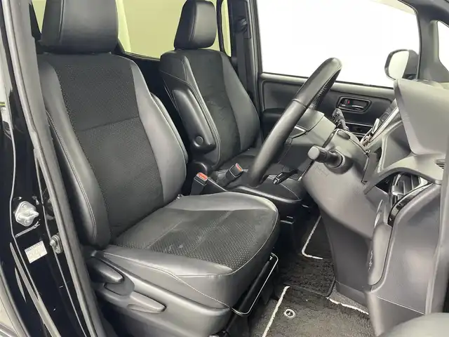 トヨタ ヴォクシー ZS 煌Ⅲ 埼玉県 2020(令2)年 5.3万km ブラック 純正9インチナビ　NSZT-Y68T/(Bluetooth/CD/DVD/AM/FM)/地デジフルセグ/バックカメラ/前後ドライブレコーダー/ETC/クルーズコントロール/車線逸脱警報/衝突軽減ブレーキ/オートマチックハイビーム/アイドリングストップ/ロールサンシェード/フロントフォグランプ/ウィンカーミラー/両側パワースライドドア/ステアリングリモコン/プッシュスタート/純正フロアマット/純正ドアバイザー/純正16インチアルミホイール