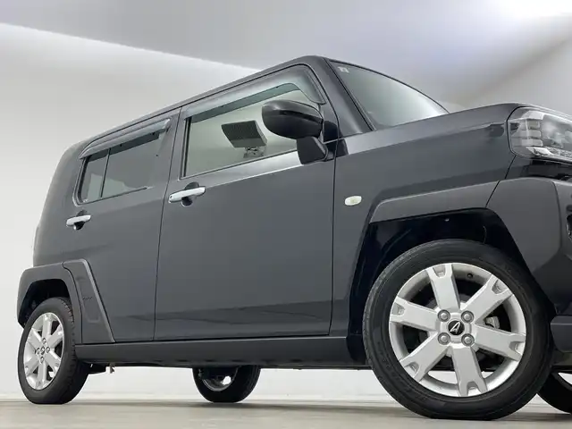 ダイハツ タフト G 新潟県 2021(令3)年 4.8万km ブラックマイカメタリック ストラーダSDナビ【CN-RE07WD】/　CD.DVD.Bluetooth.フルセグTV/バックモニター/衝突被害軽減ブレーキ/コーナーセンサー/前席シートヒーター/アイドリングストップ/ステアリングスイッチ/前後ドライブレコーダー/ETC/電子パーキング/ブレーキホールド/LEDヘッドライト/オートライト/レザー調シートカバー/ガラスルーフ/スマートキー/純正アルミホイール