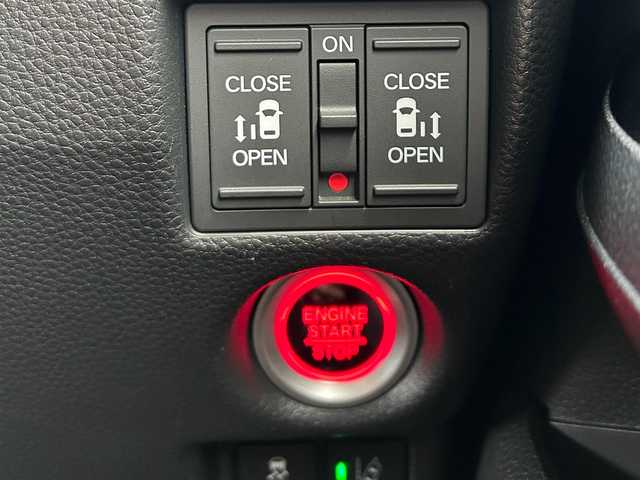 ホンダ Ｎ ＢＯＸ カスタム G EX ターボ ホンダセンシング 千葉県 2018(平30)年 3万km プラチナホワイトパール 純正8インチナビ/(フルセグTV BT CD DVD FM AM)/バックカメラ/衝突被害軽減システム/車線逸脱警報/クルーズコントロール/ハーフレザーシート/両側パワースライドドア/横滑り防止装置/ETC/アイドリングストップ/LEDヘッドライト/フォグランプ/オートライト/ウィンカーミラー/電動格納ミラー/純正15インチAW/シートリフター/プッシュスタート/スマートキー/フロアマット/ドアバイザー/スペアキー/取扱説明書/保証書