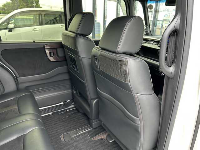 ホンダ Ｎ ＢＯＸ カスタム G EX ターボ ホンダセンシング 千葉県 2018(平30)年 3万km プラチナホワイトパール 純正8インチナビ/(フルセグTV BT CD DVD FM AM)/バックカメラ/衝突被害軽減システム/車線逸脱警報/クルーズコントロール/ハーフレザーシート/両側パワースライドドア/横滑り防止装置/ETC/アイドリングストップ/LEDヘッドライト/フォグランプ/オートライト/ウィンカーミラー/電動格納ミラー/純正15インチAW/シートリフター/プッシュスタート/スマートキー/フロアマット/ドアバイザー/スペアキー/取扱説明書/保証書