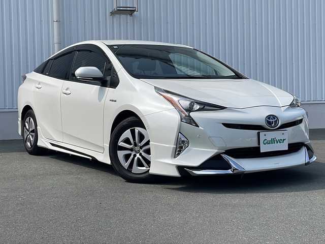 トヨタ プリウス A 三重県 2016(平28)年 3.4万km ホワイトパールクリスタルシャイン 純正9型ナビ/バックカメラ/HUD/純正ビルトインETC/衝突軽減ブレーキ/BSM/レーンキープアシスト/レーダークルーズコントロール/パーキングアシスト/LEDデイライト/LEDヘッドライト/オートライト/ステアリングリモコン/純正ホイールキャップ/電動格納ミラー