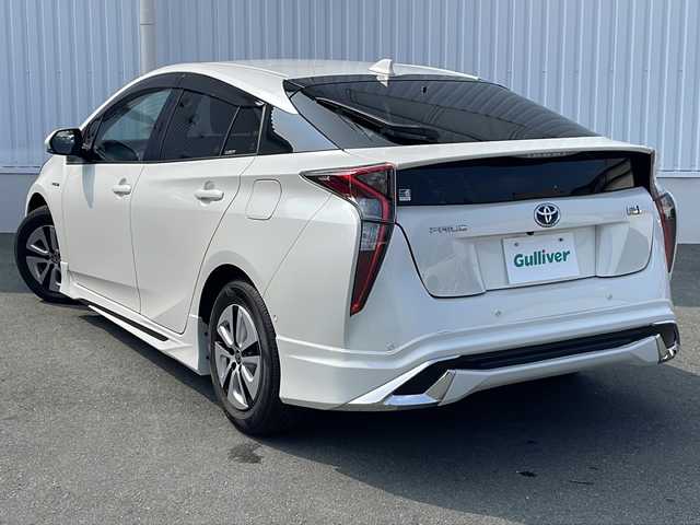 トヨタ プリウス A 三重県 2016(平28)年 3.4万km ホワイトパールクリスタルシャイン 純正9型ナビ/バックカメラ/HUD/純正ビルトインETC/衝突軽減ブレーキ/BSM/レーンキープアシスト/レーダークルーズコントロール/パーキングアシスト/LEDデイライト/LEDヘッドライト/オートライト/ステアリングリモコン/純正ホイールキャップ/電動格納ミラー