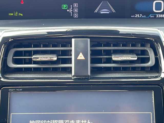 トヨタ プリウス A 三重県 2016(平28)年 3.4万km ホワイトパールクリスタルシャイン 純正9型ナビ/バックカメラ/HUD/純正ビルトインETC/衝突軽減ブレーキ/BSM/レーンキープアシスト/レーダークルーズコントロール/パーキングアシスト/LEDデイライト/LEDヘッドライト/オートライト/ステアリングリモコン/純正ホイールキャップ/電動格納ミラー