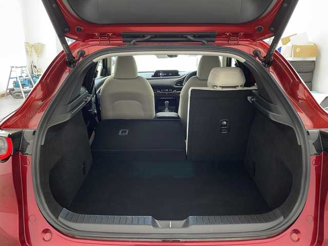 マツダ ＣＸ－３０ 20S プロアクティブツーリングセレ 兵庫県 2020(令2)年 3.1万km ソウルレッドクリスタルM ・純正ナビ＆Bluetooth＆CD/DVD＆TV/・バックカメラ/・ビルドインETC/・衝突被害軽減システム/・レーダークルーズコントロール/・レーンキープアシスト/・パワーバックドア/・前後ドライブレコーダー/・純正フロアマット/・パワーシート（運転席）/・シートヒーター（運転席・助手席）/・革巻きステアリング/・ステアリングリモコン/・ステアリングヒーター/・パドルシフト/・電動パーキングブレーキ/・オートブレーキホールド/・ヘッドアップディスプレイ/・アイドリングストップ/・純正18インチアルミホイール/・ABS/・横滑り防止機能/・前後コーナーセンサー/・盗難防止装置/・オートライト/・オートマチックハイビーム/・LEDヘッドライト/・W＋サイドエアバック/・カーテンエアバック/・スマートキー/・オートエアコン