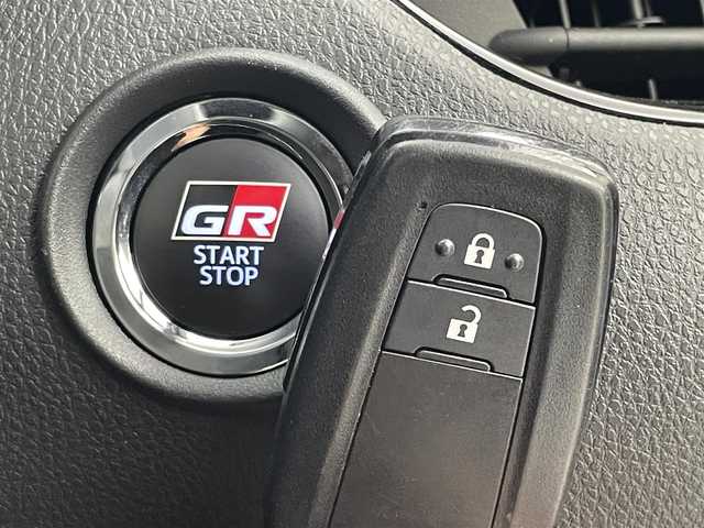 トヨタ Ｃ－ＨＲ S GRスポーツ 茨城県 2023(令5)年 1.3万km ブラックマイカ 純正8型DA/全周囲カメラ/フルセグ/ナビキット/AC100V/衝突被害軽減ブレーキ/車線逸脱抑制装置/レーダークルーズコントロール/オートマチックハイビーム/クリアランスソナー/BSM/ETC2.0/ドラレコ/シートヒーター/純正19インチAW/LEDヘッドライト/スマートキー