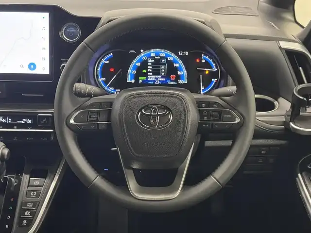 トヨタ ヴォクシー ハイブリッド S－Z 三重県 2022(令4)年 4.6万km アティチュードブラックマイカ ハイブリッド/FF/MTモード付インパネCVT/純正 10.5インチ『ディスプレイオーディオplus』（ナビ機能搭載）/（AM/FM/CD/DVD/USB/Miracast/Bluetooth/CarPlay/AndroidAuto）/純正 14インチ 後席用OLEDフリップダウンディスプレイ V14T-R72R/バックガイドモニター/両側パワースライドドア/ドライブレコーダー 前後/ビルトインETC2.0/Toyota Safety Sense/・プリクラッシュセーフティ［PCS］/・レーンディパーチャーアラート［LDA］/・レーダークルーズ/・アダプティブハイビームシステム/・クリアランスソナー/・パーキングサポートブレーキ［PKSB］（静止物）/・ロードサインアシスト［RSA］/・発進遅れ告知機能［TMN］/・プロアクティブドライビングアシスト［PDA］/装備/・ハーフレザーシート/・シートヒーター（D/N）/・前席左右＆後席独立オートエアコン/・オートライト/・【OP】LED ヘッドランプ（プロジェクター式）＋クリアランスランプ/・電子パーキングブレーキ＋ブレーキホールド/・フリーストップバックドア/・プッシュスタート/・純正17inAW/・スマートキーx2/・保/取/ナビ取/など