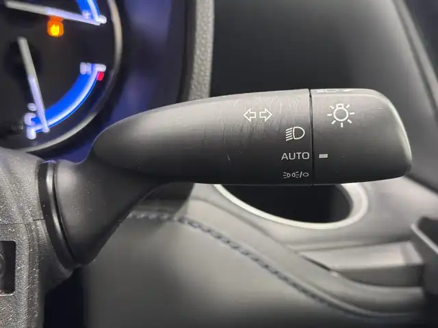 トヨタ ヴォクシー ハイブリッド S－Z 三重県 2022(令4)年 4.6万km アティチュードブラックマイカ ハイブリッド/FF/MTモード付インパネCVT/純正 10.5インチ『ディスプレイオーディオplus』（ナビ機能搭載）/（AM/FM/CD/DVD/USB/Miracast/Bluetooth/CarPlay/AndroidAuto）/純正 14インチ 後席用OLEDフリップダウンディスプレイ V14T-R72R/バックガイドモニター/両側パワースライドドア/ドライブレコーダー 前後/ビルトインETC2.0/Toyota Safety Sense/・プリクラッシュセーフティ［PCS］/・レーンディパーチャーアラート［LDA］/・レーダークルーズ/・アダプティブハイビームシステム/・クリアランスソナー/・パーキングサポートブレーキ［PKSB］（静止物）/・ロードサインアシスト［RSA］/・発進遅れ告知機能［TMN］/・プロアクティブドライビングアシスト［PDA］/装備/・ハーフレザーシート/・シートヒーター（D/N）/・前席左右＆後席独立オートエアコン/・オートライト/・【OP】LED ヘッドランプ（プロジェクター式）＋クリアランスランプ/・電子パーキングブレーキ＋ブレーキホールド/・フリーストップバックドア/・プッシュスタート/・純正17inAW/・スマートキーx2/・保/取/ナビ取/など