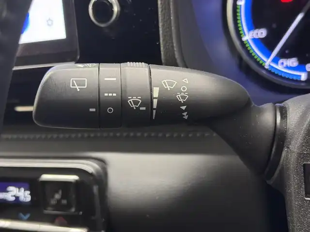 トヨタ ヴォクシー ハイブリッド S－Z 三重県 2022(令4)年 4.6万km アティチュードブラックマイカ ハイブリッド/FF/MTモード付インパネCVT/純正 10.5インチ『ディスプレイオーディオplus』（ナビ機能搭載）/（AM/FM/CD/DVD/USB/Miracast/Bluetooth/CarPlay/AndroidAuto）/純正 14インチ 後席用OLEDフリップダウンディスプレイ V14T-R72R/バックガイドモニター/両側パワースライドドア/ドライブレコーダー 前後/ビルトインETC2.0/Toyota Safety Sense/・プリクラッシュセーフティ［PCS］/・レーンディパーチャーアラート［LDA］/・レーダークルーズ/・アダプティブハイビームシステム/・クリアランスソナー/・パーキングサポートブレーキ［PKSB］（静止物）/・ロードサインアシスト［RSA］/・発進遅れ告知機能［TMN］/・プロアクティブドライビングアシスト［PDA］/装備/・ハーフレザーシート/・シートヒーター（D/N）/・前席左右＆後席独立オートエアコン/・オートライト/・【OP】LED ヘッドランプ（プロジェクター式）＋クリアランスランプ/・電子パーキングブレーキ＋ブレーキホールド/・フリーストップバックドア/・プッシュスタート/・純正17inAW/・スマートキーx2/・保/取/ナビ取/など