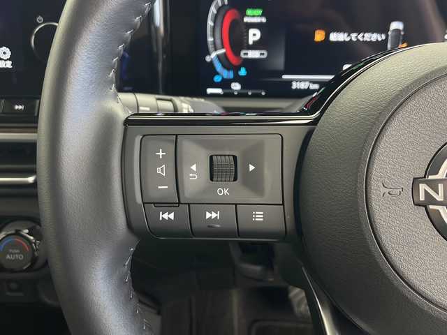 日産 オーラ G FOUR レザーエディション 秋田県 2024(令6)年 0.4万km 白／ゴールド ４ＷＤ/純正メモリナビ/ (フルセグＴＶ/Bluetooth/HDMI/AndroidAuto)/全方位カメラ/プロパイロット/ステアリングヒーター/ＢＯＳＥサウンドシステム/デジタルインナーミラー/ワイヤレス充電/前席シートヒーター/オートブレーキホールド/オートライト/スマートキー/スペアキー/社外フロアマット/ＥＴＣ２．０