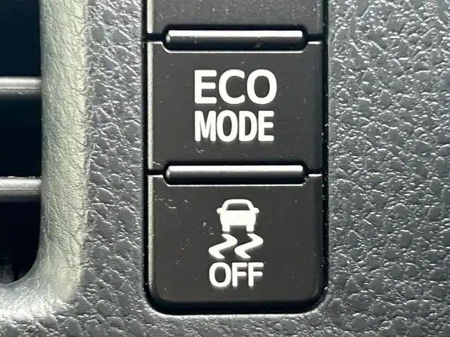 トヨタ ヴォクシー ZS 煌 静岡県 2016(平28)年 5.3万km ブラック 7人乗り/3列シート/純正7インチナビ/（FM/AM/SD/USB/CD/BT）/フルセグTV/両側電動スライド/バックカメラ/ETC車載器/オートライト/オートハイビーム/スマートキー/プッシュスタート/チップアップシート/衝突軽減システム/純正16AW