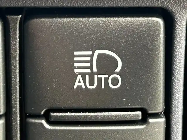 トヨタ ヴォクシー ZS 煌 静岡県 2016(平28)年 5.3万km ブラック 7人乗り/3列シート/純正7インチナビ/（FM/AM/SD/USB/CD/BT）/フルセグTV/両側電動スライド/バックカメラ/ETC車載器/オートライト/オートハイビーム/スマートキー/プッシュスタート/チップアップシート/衝突軽減システム/純正16AW