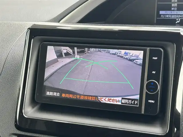 トヨタ ヴォクシー ZS 煌 静岡県 2016(平28)年 5.3万km ブラック 7人乗り/3列シート/純正7インチナビ/（FM/AM/SD/USB/CD/BT）/フルセグTV/両側電動スライド/バックカメラ/ETC車載器/オートライト/オートハイビーム/スマートキー/プッシュスタート/チップアップシート/衝突軽減システム/純正16AW