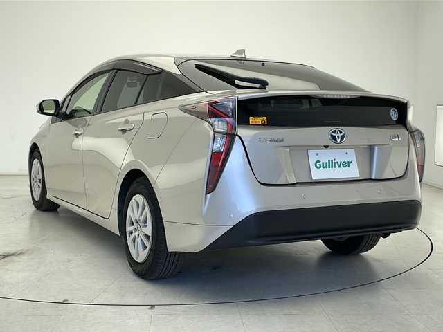 トヨタ プリウス Sセーフティプラス 千葉県 2016(平28)年 4.1万km スティールブロンドM 純正ナビ（CD/DVD/BT/フルセグTV）/トヨタセーフティーセンサー/レーダークルーズコントロール/レーンキープ/衝突軽減/クリアランスソナー/パーキングアシスト/オートハイビーム/LEDライト/フォグランプ/ビルトインETC2.0/前後ドラレコ/電格ミラー/フロアマット/ドアバイザー