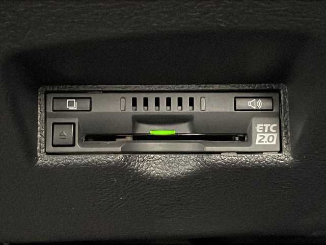 トヨタ プリウス Sセーフティプラス 千葉県 2016(平28)年 4.1万km スティールブロンドM 純正ナビ（CD/DVD/BT/フルセグTV）/トヨタセーフティーセンサー/レーダークルーズコントロール/レーンキープ/衝突軽減/クリアランスソナー/パーキングアシスト/オートハイビーム/LEDライト/フォグランプ/ビルトインETC2.0/前後ドラレコ/電格ミラー/フロアマット/ドアバイザー