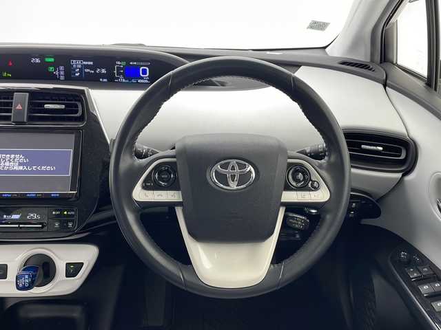 トヨタ プリウス Sセーフティプラス 千葉県 2016(平28)年 4.1万km スティールブロンドM 純正ナビ（CD/DVD/BT/フルセグTV）/トヨタセーフティーセンサー/レーダークルーズコントロール/レーンキープ/衝突軽減/クリアランスソナー/パーキングアシスト/オートハイビーム/LEDライト/フォグランプ/ビルトインETC2.0/前後ドラレコ/電格ミラー/フロアマット/ドアバイザー