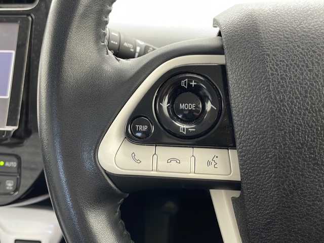 トヨタ プリウス Sセーフティプラス 千葉県 2016(平28)年 4.1万km スティールブロンドM 純正ナビ（CD/DVD/BT/フルセグTV）/トヨタセーフティーセンサー/レーダークルーズコントロール/レーンキープ/衝突軽減/クリアランスソナー/パーキングアシスト/オートハイビーム/LEDライト/フォグランプ/ビルトインETC2.0/前後ドラレコ/電格ミラー/フロアマット/ドアバイザー