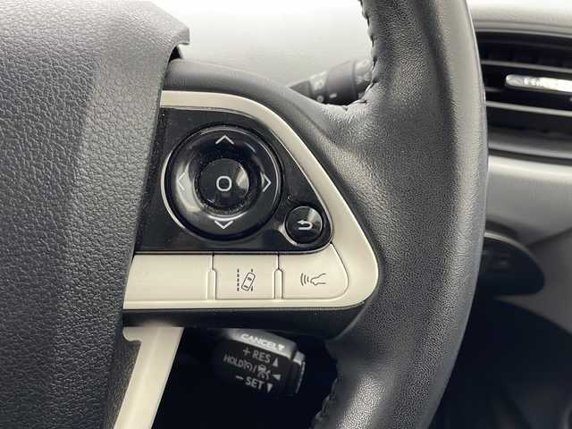 トヨタ プリウス Sセーフティプラス 千葉県 2016(平28)年 4.1万km スティールブロンドM 純正ナビ（CD/DVD/BT/フルセグTV）/トヨタセーフティーセンサー/レーダークルーズコントロール/レーンキープ/衝突軽減/クリアランスソナー/パーキングアシスト/オートハイビーム/LEDライト/フォグランプ/ビルトインETC2.0/前後ドラレコ/電格ミラー/フロアマット/ドアバイザー