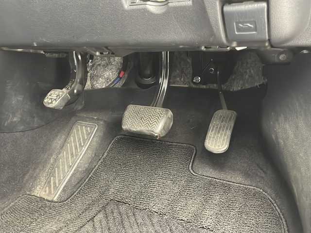 トヨタ プリウス Sセーフティプラス 千葉県 2016(平28)年 4.1万km スティールブロンドM 純正ナビ（CD/DVD/BT/フルセグTV）/トヨタセーフティーセンサー/レーダークルーズコントロール/レーンキープ/衝突軽減/クリアランスソナー/パーキングアシスト/オートハイビーム/LEDライト/フォグランプ/ビルトインETC2.0/前後ドラレコ/電格ミラー/フロアマット/ドアバイザー