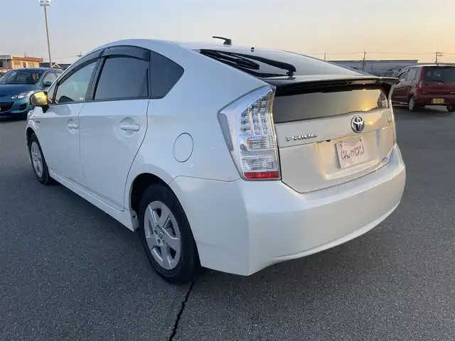 トヨタ プリウス S　LEDエディション 大阪府 2011(平23)年 2.9万km ホワイトパールクリスタルシャイン (株)IDOMが運営する【じしゃロン堺店】の自社ローン専用車両になります。/こちらは現金またはオートローンご利用時の価格です。自社ローンご希望の方は別途その旨お申付け下さい