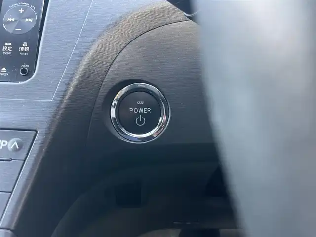 トヨタ プリウス S　LEDエディション 大阪府 2011(平23)年 2.9万km ホワイトパールクリスタルシャイン (株)IDOMが運営する【じしゃロン堺店】の自社ローン専用車両になります。/こちらは現金またはオートローンご利用時の価格です。自社ローンご希望の方は別途その旨お申付け下さい