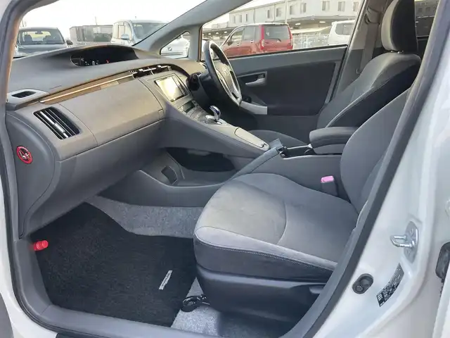 トヨタ プリウス S　LEDエディション 大阪府 2011(平23)年 2.9万km ホワイトパールクリスタルシャイン (株)IDOMが運営する【じしゃロン堺店】の自社ローン専用車両になります。/こちらは現金またはオートローンご利用時の価格です。自社ローンご希望の方は別途その旨お申付け下さい