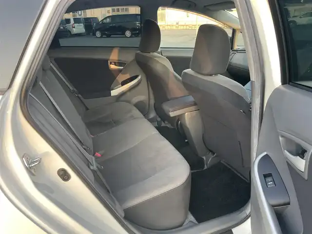 トヨタ プリウス S　LEDエディション 大阪府 2011(平23)年 2.9万km ホワイトパールクリスタルシャイン (株)IDOMが運営する【じしゃロン堺店】の自社ローン専用車両になります。/こちらは現金またはオートローンご利用時の価格です。自社ローンご希望の方は別途その旨お申付け下さい