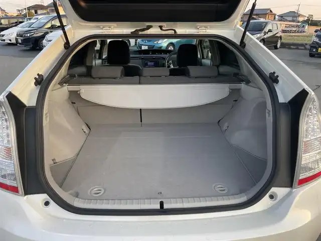 トヨタ プリウス S　LEDエディション 大阪府 2011(平23)年 2.9万km ホワイトパールクリスタルシャイン (株)IDOMが運営する【じしゃロン堺店】の自社ローン専用車両になります。/こちらは現金またはオートローンご利用時の価格です。自社ローンご希望の方は別途その旨お申付け下さい