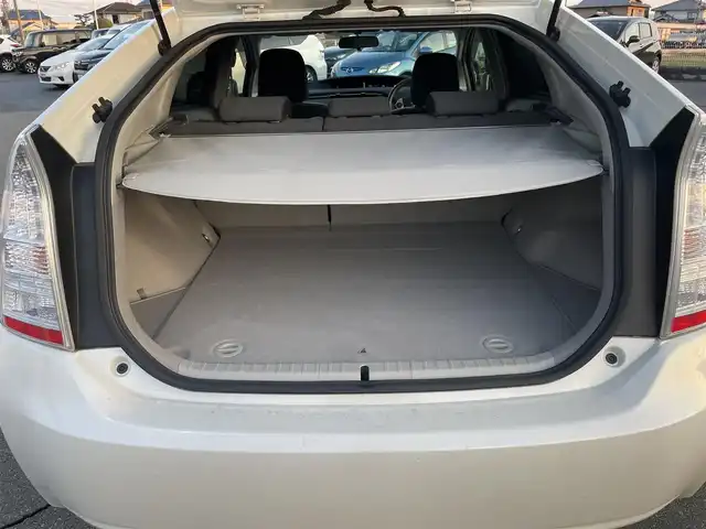 トヨタ プリウス S　LEDエディション 大阪府 2011(平23)年 2.9万km ホワイトパールクリスタルシャイン (株)IDOMが運営する【じしゃロン堺店】の自社ローン専用車両になります。/こちらは現金またはオートローンご利用時の価格です。自社ローンご希望の方は別途その旨お申付け下さい