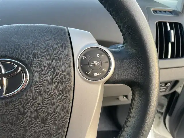 トヨタ プリウス S　LEDエディション 大阪府 2011(平23)年 2.9万km ホワイトパールクリスタルシャイン (株)IDOMが運営する【じしゃロン堺店】の自社ローン専用車両になります。/こちらは現金またはオートローンご利用時の価格です。自社ローンご希望の方は別途その旨お申付け下さい