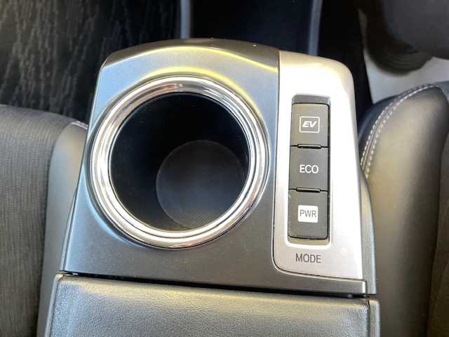 トヨタ プリウス α G 福島県 2015(平27)年 10.5万km アティチュードブラックマイカ (株)IDOMが運営する【じしゃロンいわき店】の自社ローン対象車両になります。こちらは現金ご利用時の価格です。自社ローンご希望の方は別途その旨お申付け下さい。/登録時走行距離104745km/ストラーダ製カーナビゲーション/型番：CN-RS01WD/バックカメラ/プッシュスタート/スマートキー/衝突軽減システム/レーンキープアシスト/オートハイビーム/ドライブレコーダー/サイドバイザー/フロアマット/ETC