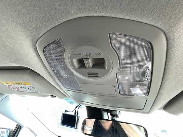 トヨタ プリウス α G 福島県 2015(平27)年 10.5万km アティチュードブラックマイカ (株)IDOMが運営する【じしゃロンいわき店】の自社ローン対象車両になります。こちらは現金ご利用時の価格です。自社ローンご希望の方は別途その旨お申付け下さい。/登録時走行距離104745km/ストラーダ製カーナビゲーション/型番：CN-RS01WD/バックカメラ/プッシュスタート/スマートキー/衝突軽減システム/レーンキープアシスト/オートハイビーム/ドライブレコーダー/サイドバイザー/フロアマット/ETC