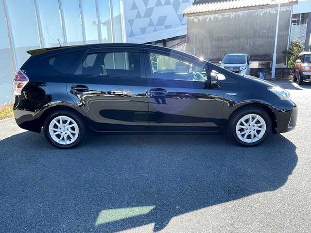 トヨタ プリウス α G 福島県 2015(平27)年 10.5万km アティチュードブラックマイカ (株)IDOMが運営する【じしゃロンいわき店】の自社ローン対象車両になります。こちらは現金ご利用時の価格です。自社ローンご希望の方は別途その旨お申付け下さい。/登録時走行距離104745km/ストラーダ製カーナビゲーション/型番：CN-RS01WD/バックカメラ/プッシュスタート/スマートキー/衝突軽減システム/レーンキープアシスト/オートハイビーム/ドライブレコーダー/サイドバイザー/フロアマット/ETC