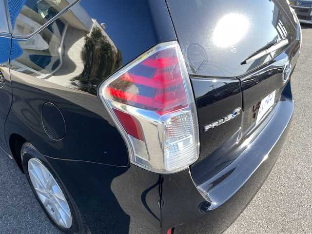 トヨタ プリウス α G 福島県 2015(平27)年 10.5万km アティチュードブラックマイカ (株)IDOMが運営する【じしゃロンいわき店】の自社ローン対象車両になります。こちらは現金ご利用時の価格です。自社ローンご希望の方は別途その旨お申付け下さい。/登録時走行距離104745km/ストラーダ製カーナビゲーション/型番：CN-RS01WD/バックカメラ/プッシュスタート/スマートキー/衝突軽減システム/レーンキープアシスト/オートハイビーム/ドライブレコーダー/サイドバイザー/フロアマット/ETC