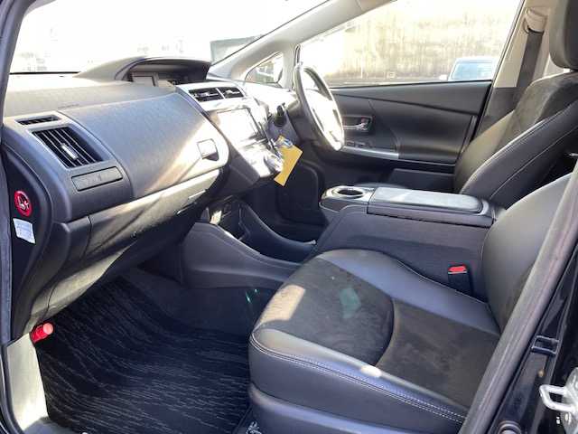 トヨタ プリウス α G 福島県 2015(平27)年 10.5万km アティチュードブラックマイカ (株)IDOMが運営する【じしゃロンいわき店】の自社ローン対象車両になります。こちらは現金ご利用時の価格です。自社ローンご希望の方は別途その旨お申付け下さい。/登録時走行距離104745km/ストラーダ製カーナビゲーション/型番：CN-RS01WD/バックカメラ/プッシュスタート/スマートキー/衝突軽減システム/レーンキープアシスト/オートハイビーム/ドライブレコーダー/サイドバイザー/フロアマット/ETC