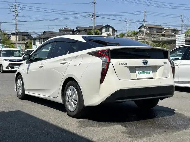 トヨタ プリウス Sセーフティプラス 岡山県 2016(平28)年 2.1万km ホワイトパールクリスタルシャイン 純正9インチナビ　DSZT-YC4T/フルセグTV、CD、DVD、AM、FM、Bluetooth/バックカメラ/ETC/プリクラッシュセーフティ/インテリジェントパーキングアシスト/前後コーナーセンサー/LEDヘッドライト/前方ドライブレコーダー/ヘッドアップディスプレイ/レーダークルーズコントロール/スマートキー/プッシュスタート