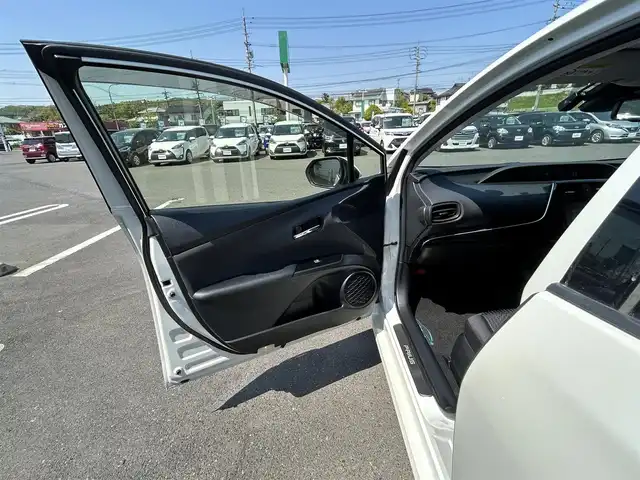 トヨタ プリウス Sセーフティプラス 岡山県 2016(平28)年 2.1万km ホワイトパールクリスタルシャイン 純正9インチナビ　DSZT-YC4T/フルセグTV、CD、DVD、AM、FM、Bluetooth/バックカメラ/ETC/プリクラッシュセーフティ/インテリジェントパーキングアシスト/前後コーナーセンサー/LEDヘッドライト/前方ドライブレコーダー/ヘッドアップディスプレイ/レーダークルーズコントロール/スマートキー/プッシュスタート