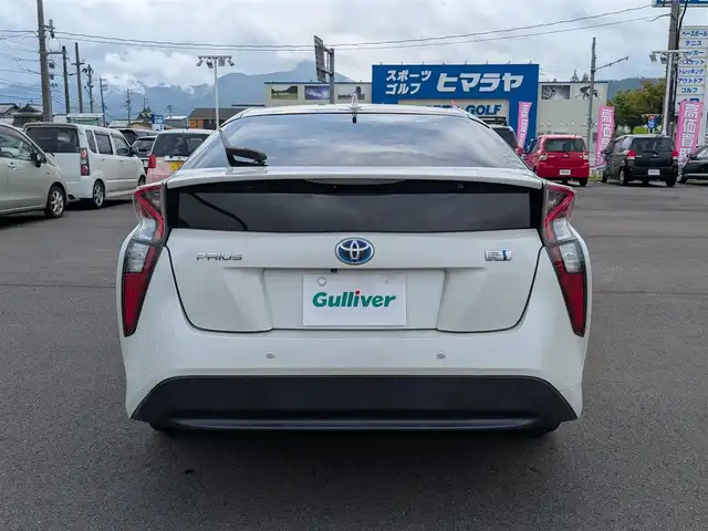 トヨタ プリウス Sセーフティプラス 福井県 2016(平28)年 2.1万km ホワイトパールクリスタルシャイン 純正9インチナビ　DSZT-YC4T/フルセグTV、CD、DVD、AM、FM、Bluetooth/バックカメラ/ETC/プリクラッシュセーフティ/インテリジェントパーキングアシスト/前後コーナーセンサー/LEDヘッドライト/前方ドライブレコーダー/ヘッドアップディスプレイ/レーダークルーズコントロール/スマートキー/プッシュスタート