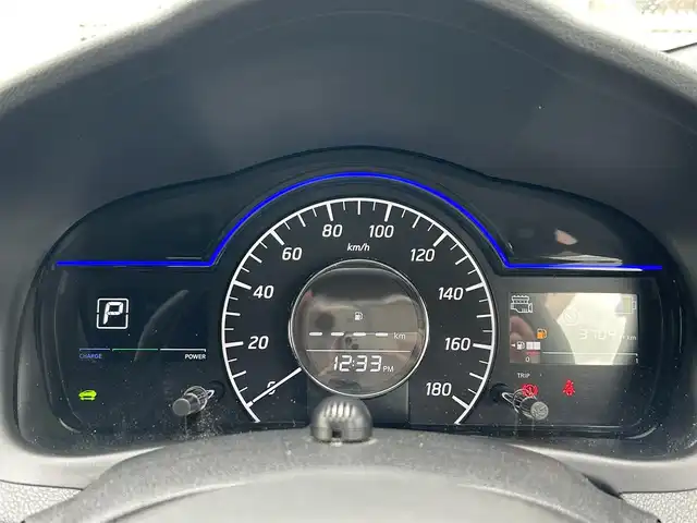 日産 ノート e－パワー X Bアロー 滋賀県 2018(平30)年 3.7万km ガーネットレッド/スーパーブラック 2トーン ガソリン（ハイブリッド）/2WD(FF)/CVT/7インチ純正ナビ【MM318D-W】/（FM/AM/CD/DVD/Bluetooth）/プリクラッシュブレーキアシスト	/踏み間違い防止アシスト	/ヒルスタート（坂道発進）アシスト	/レーンキープアシスト	/クルーズコントロール/コーナー・バックセンサー（ソナー）/バックカメラ/ETC/横滑り防止/ドライブレコーダー/オートライト/プッシュスタート/フロアマット/電格ミラー/ステアリングスイッチ/パワーウィンドウ/オートエアコン/フォグランプ