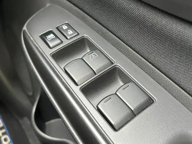 日産 ノート e－パワー X Bアロー 滋賀県 2018(平30)年 3.7万km ガーネットレッド/スーパーブラック 2トーン ガソリン（ハイブリッド）/2WD(FF)/CVT/7インチ純正ナビ【MM318D-W】/（FM/AM/CD/DVD/Bluetooth）/プリクラッシュブレーキアシスト	/踏み間違い防止アシスト	/ヒルスタート（坂道発進）アシスト	/レーンキープアシスト	/クルーズコントロール/コーナー・バックセンサー（ソナー）/バックカメラ/ETC/横滑り防止/ドライブレコーダー/オートライト/プッシュスタート/フロアマット/電格ミラー/ステアリングスイッチ/パワーウィンドウ/オートエアコン/フォグランプ