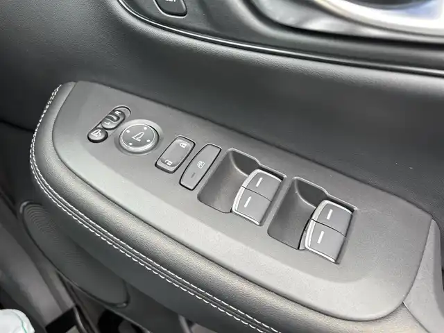 ホンダ ＺＲ－Ｖ ハイブリッド e:HEV Z 三重県 2024(令6)年 0.5万km スーパープラチナグレーメタリック マルチビューカメラシステム/ホンダコネクトディスプレー(9インチワイドディスプレイ/AppleCarPlay/AndroidAuto/Bluetooth/インターナビ/地デジTV/AM/FM/ハンズフリー機能/先読みエコアシスト)/ブラインドスポットモニター/ホンダセンシング(衝突軽減ブレーキ/誤発進抑制/後方誤発進抑制/近距離衝突軽減ブレーキ/歩行者事故低減ステアリング/路外逸脱抑制/渋滞追従機能付アダプティブクルーズコントロール/車線維持支援システム/トラフィックジャムアシスト/先行車発進お知らせ/標識認識/オートハイビーム/ブラインドスポットインフォメーション/パーキングセンサーシステム/後退出庫サポート)/ETC2.0/ドライブレコーダー/ステアリングヒーター/シートヒーター(前席)/ワイヤレス充電器/パワーバックドア/ステアリングスイッチ/パドルシフト/パワーシート(前席)/ドライビングポジションシステム(運転席)/LEDヘッドランプ/アクティブコーナーリングライト/ダウンサス(RSR(Ti2000))/スペアキー